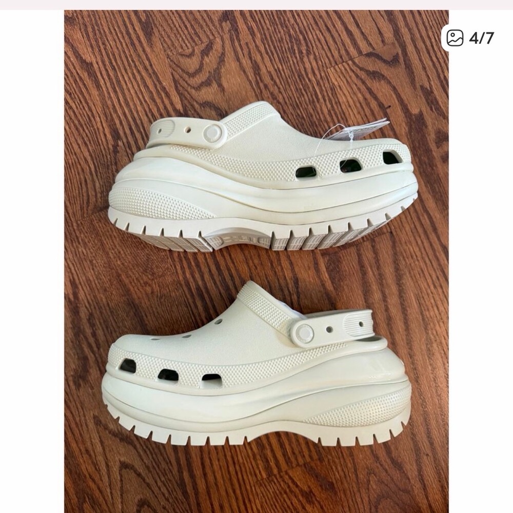 NWT Crocs Mega Crush Clog - Picture 3 of 3